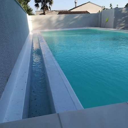 Appartement Dans Villa Avec Piscine Et Jardin Marguerittes Bagian luar foto