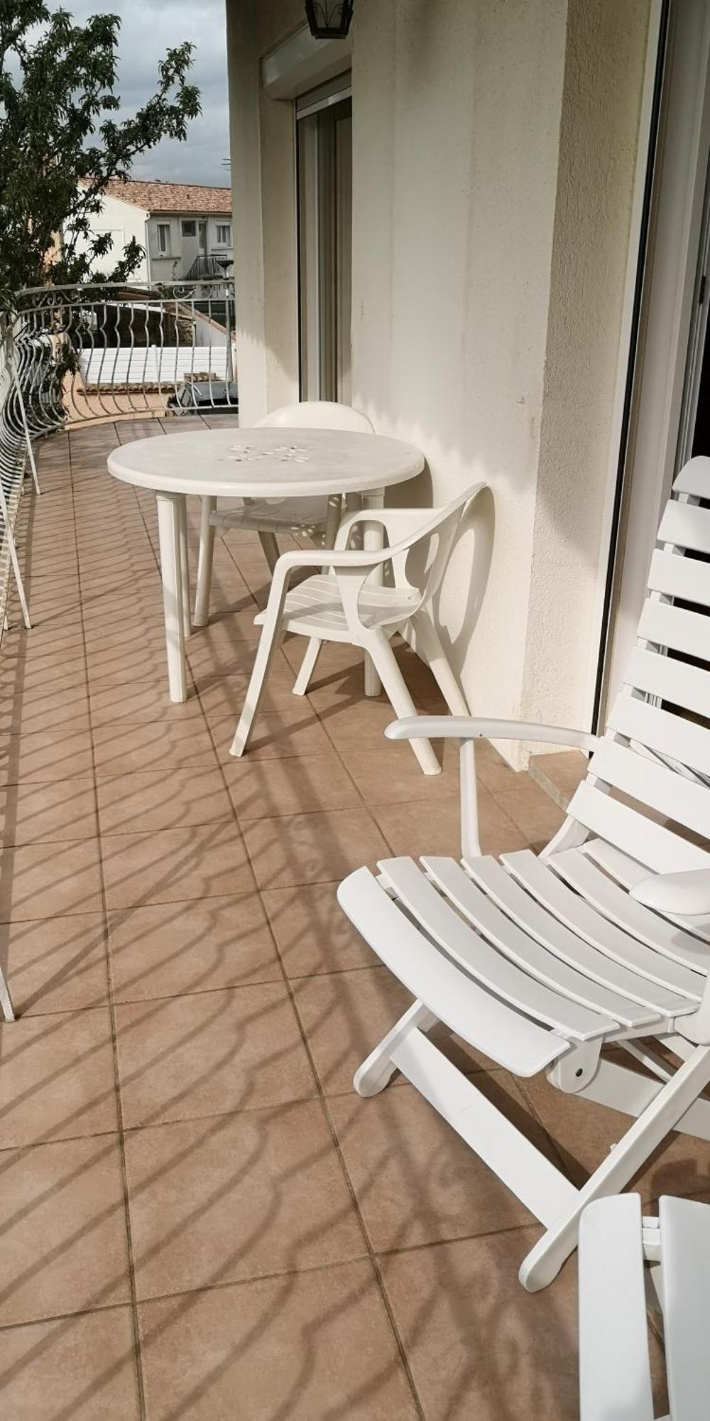 Appartement Dans Villa Avec Piscine Et Jardin Marguerittes Bagian luar foto