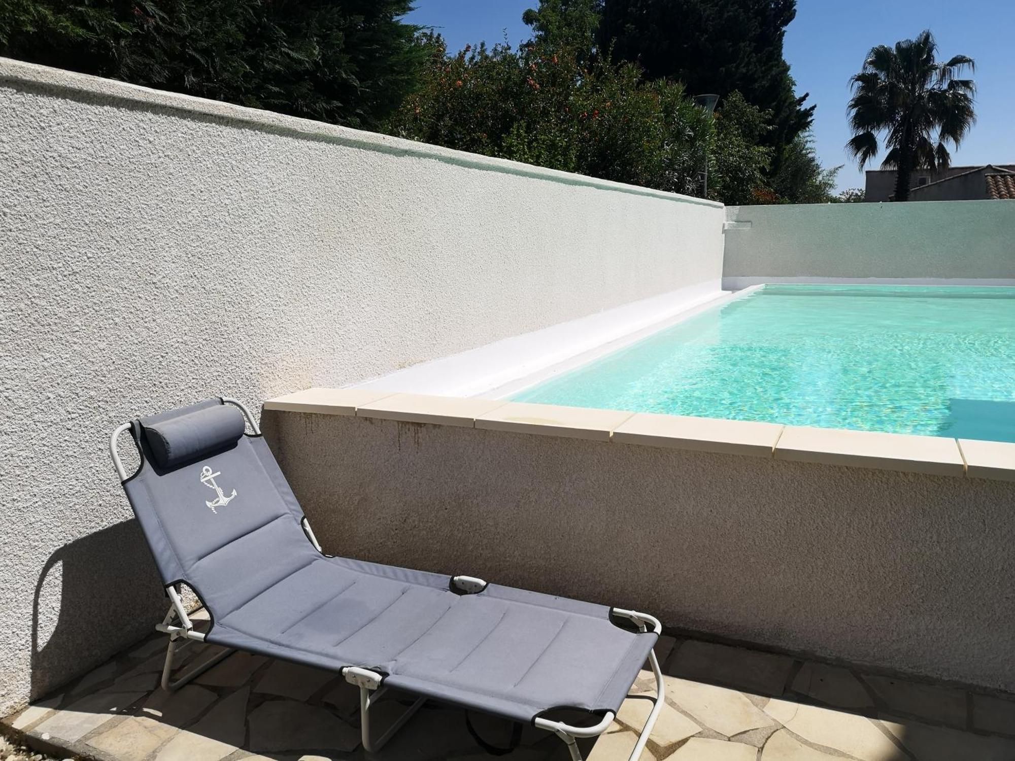 Appartement Dans Villa Avec Piscine Et Jardin Marguerittes Bagian luar foto