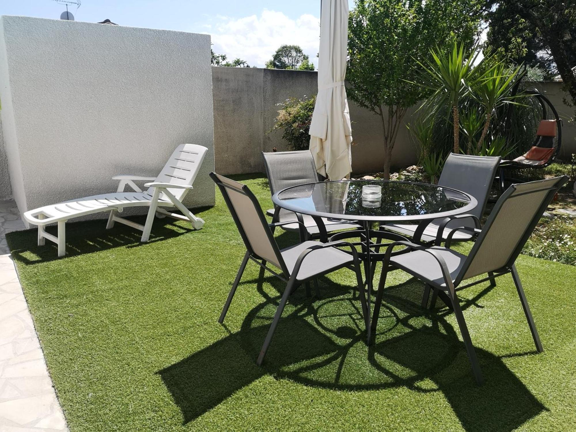 Appartement Dans Villa Avec Piscine Et Jardin Marguerittes Bagian luar foto